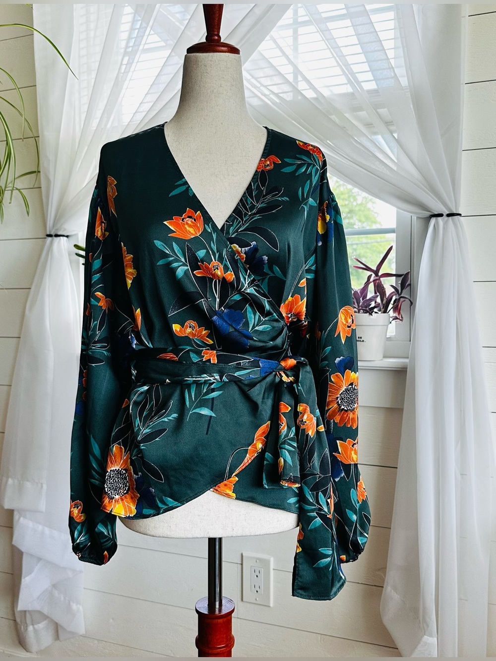 NWT! Aakaa Emerald Green Floral V Neck Wrap Blouse Billowy Sleeves Size Small